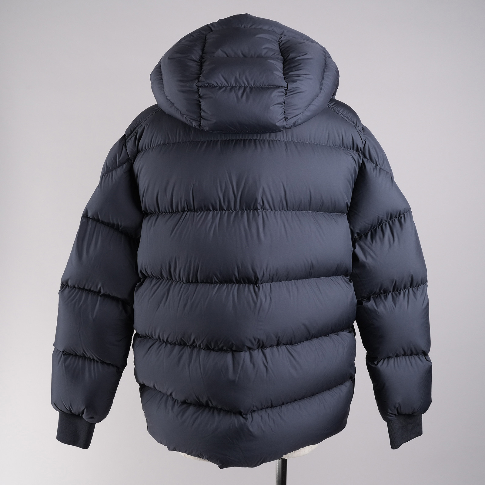 モンクレール（MONCLER）AMARANTE ダウンジャケット ネイビー メンズ サイズ3｜背面全体