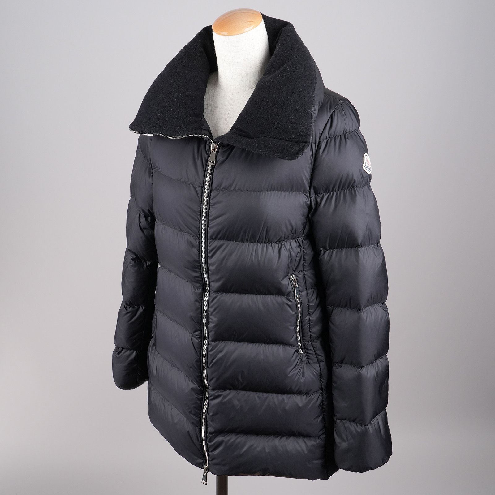 モンクレール（MONCLER）TORCYN Aライン ダウンコート レンタル