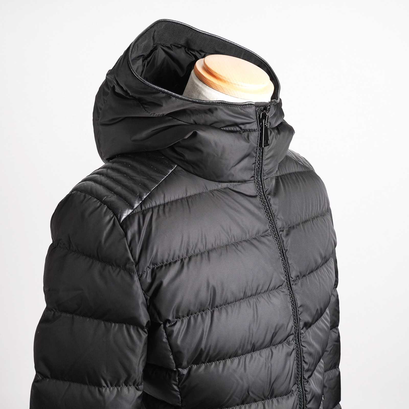 モンクレール（MONCLER）TETLA ダウンジャケット ブラック レディース サイズ2｜フード・肩光沢パネル