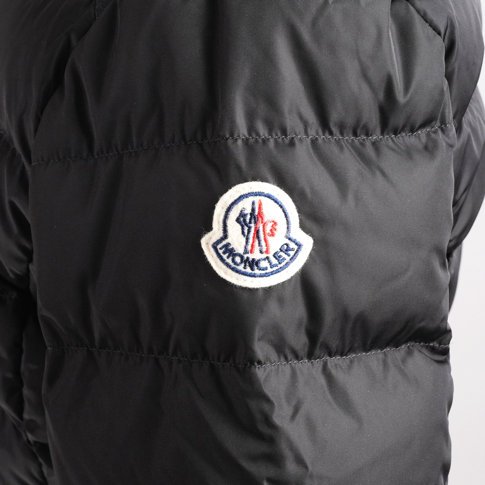 モンクレール（MONCLER）TETLA ダウンジャケット ブラック レディース サイズ2｜左袖ロゴワッペン