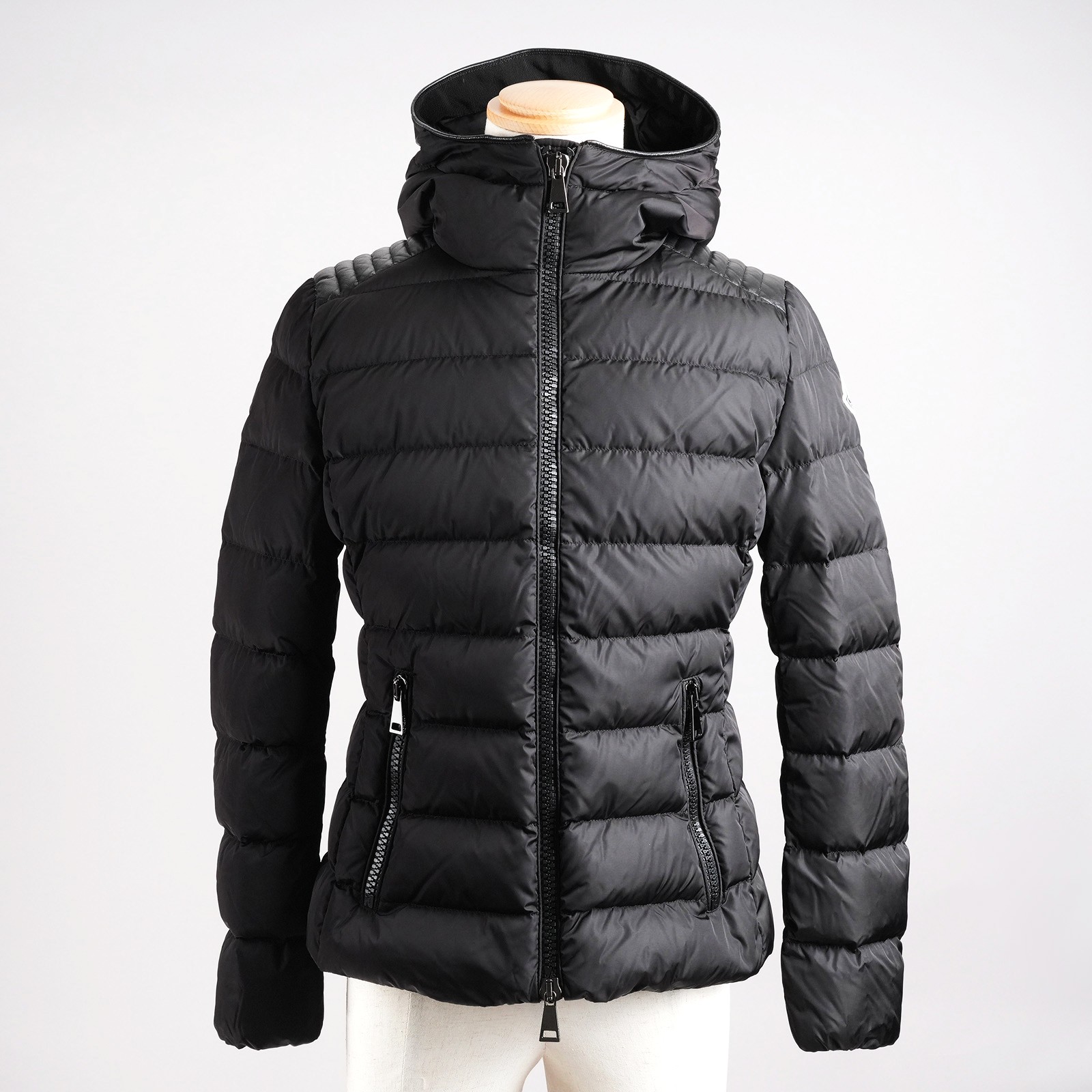 モンクレール（MONCLER）TETLA ダウンジャケット ブラック レディース サイズ2｜正面全体