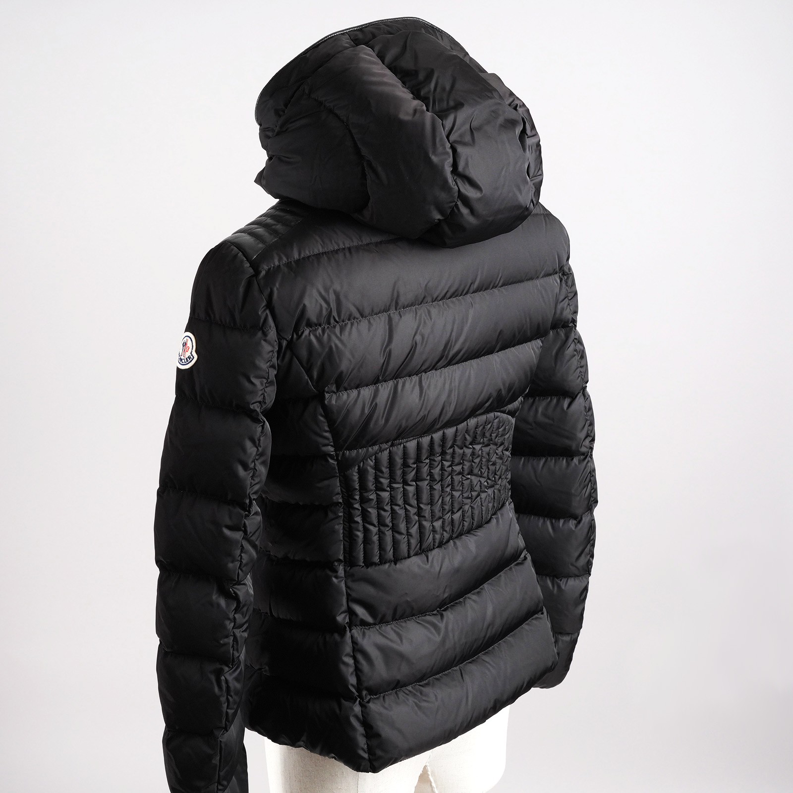 モンクレール（MONCLER）TETLA ダウンジャケット ブラック レディース サイズ2｜背面斜め