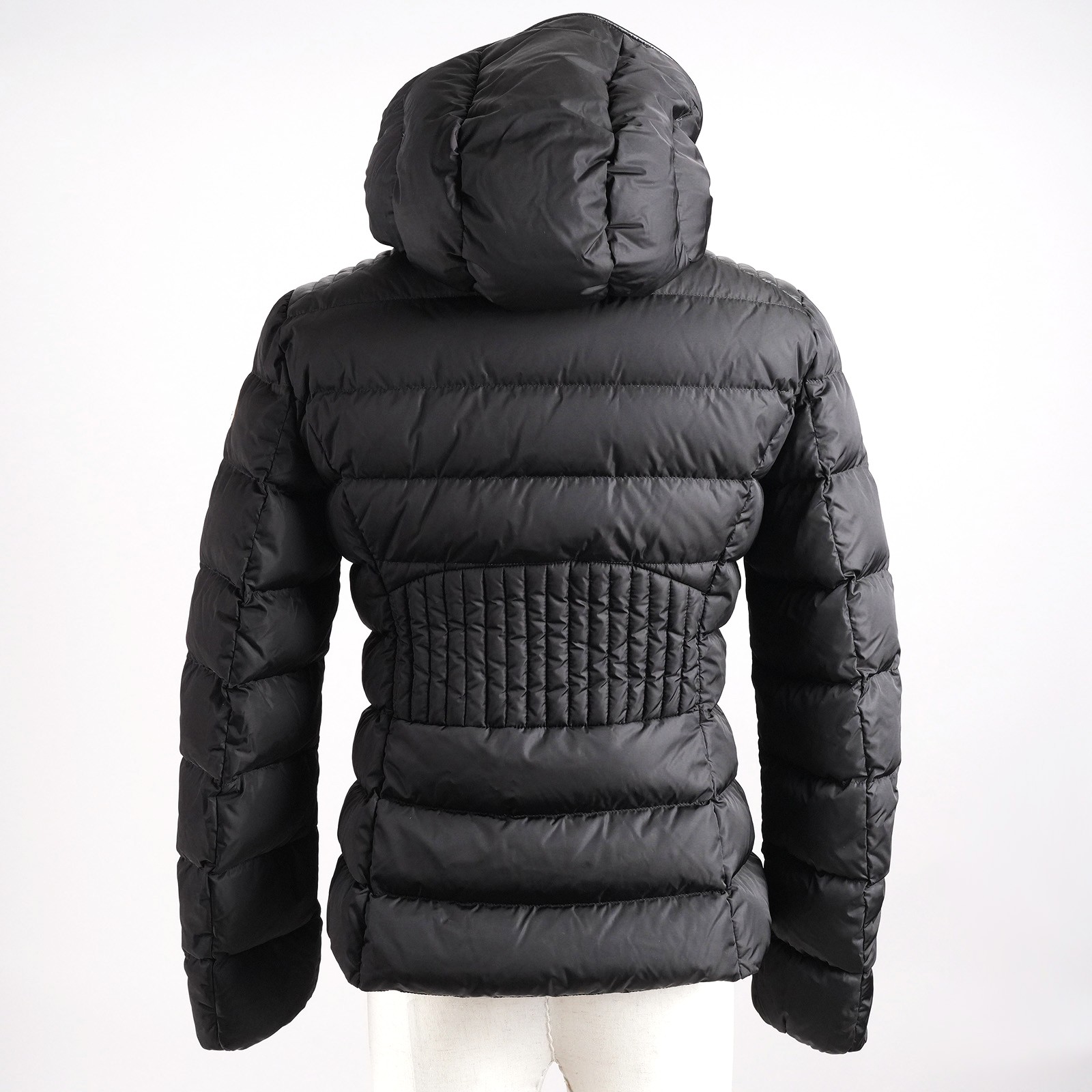 モンクレール（MONCLER）TETLA ダウンジャケット ブラック レディース サイズ2｜背面全体