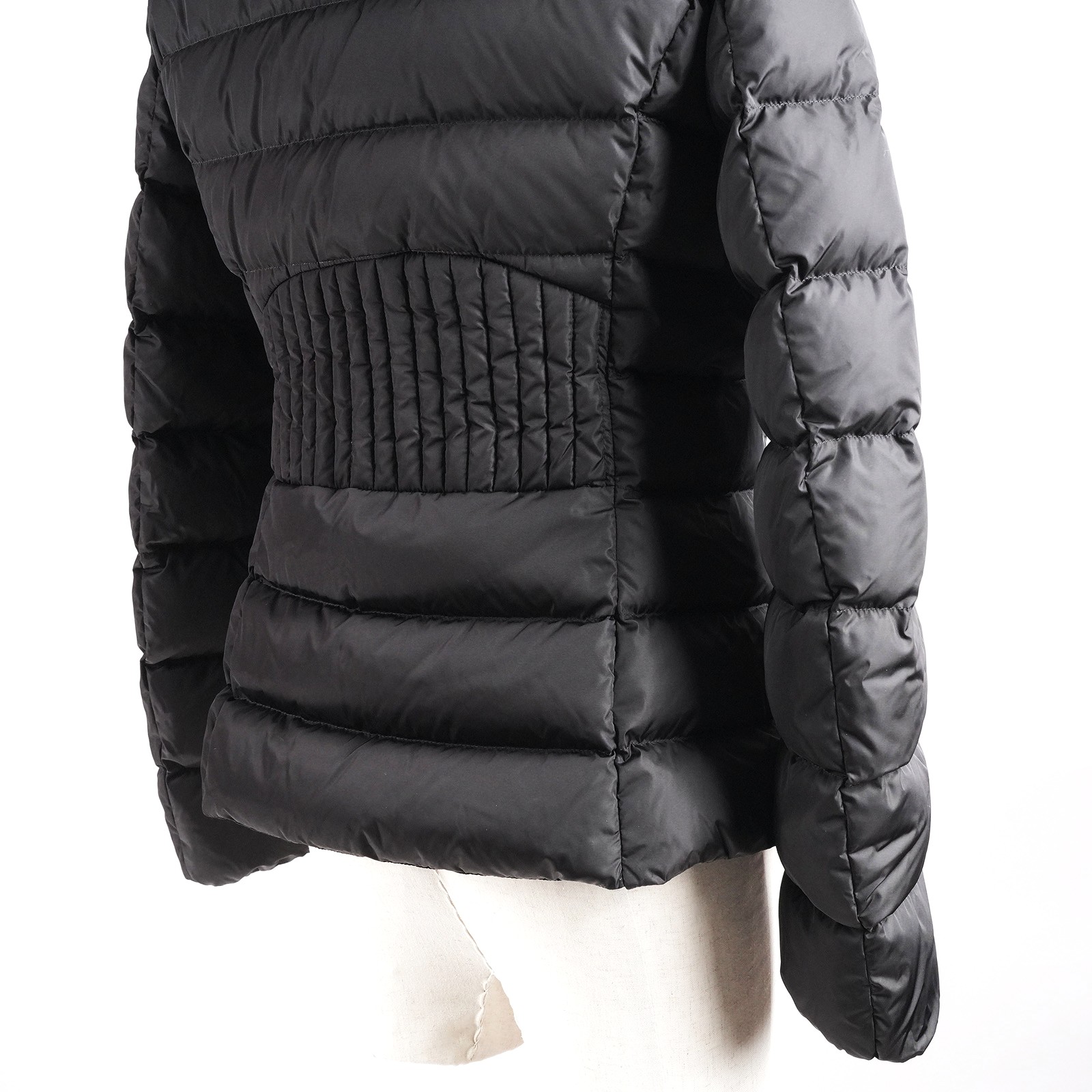 モンクレール（MONCLER）TETLA ダウンジャケット ブラック レディース サイズ2｜背面ウエスト キルティング